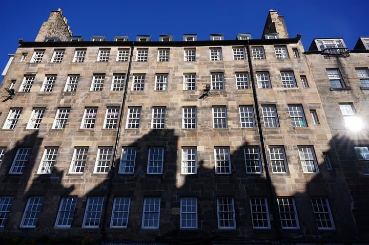 Edinburgh Walking Tour Discovering History and Architecture