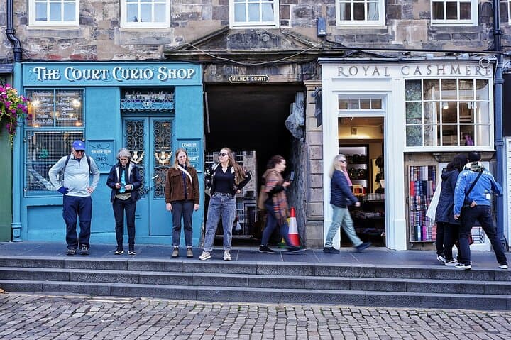 Edinburgh Walking Tour Discovering History and Architecture