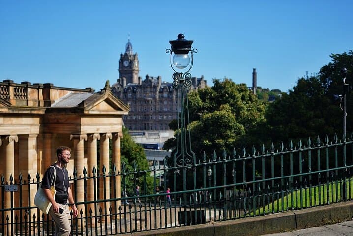Edinburgh Walking Tour Discovering History and Architecture