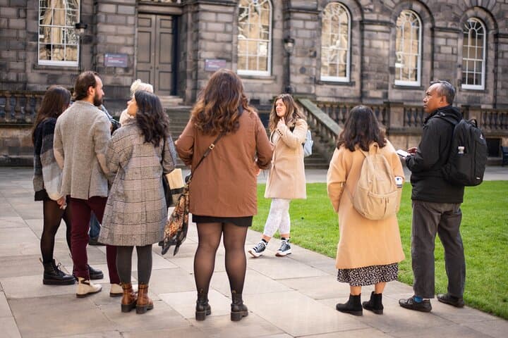 Edinburgh Old and New Towns Walking Tour with Whisky Tasting