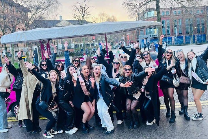 www.BelfastPartyCrew.com #Belfastpartycrew #Beerbike #Partybike #Pedalpub #Belfastbike #Belfastbiketour #biketour #Henparty #Stagparty #Hendo #stagdo #birthday #Belfasttour
