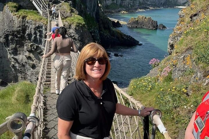 Private Luxury Giant’s Causeway Tour from Belfast by Mercedes