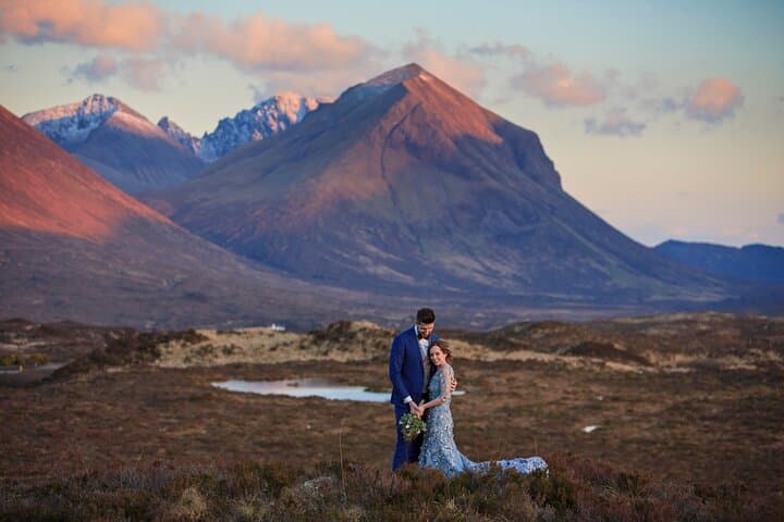 Travel to the Isle of Skye to capture your couple's photos