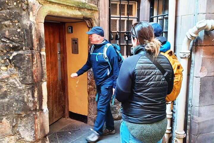 Edinburgh Royal Mile and Old Town Small Group Walking Tour