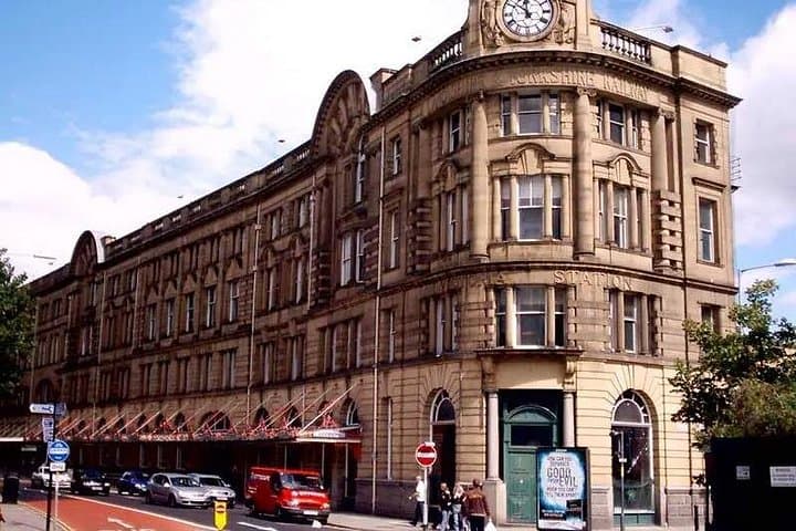 Heathrow Airport or Central London To/From Manchester City