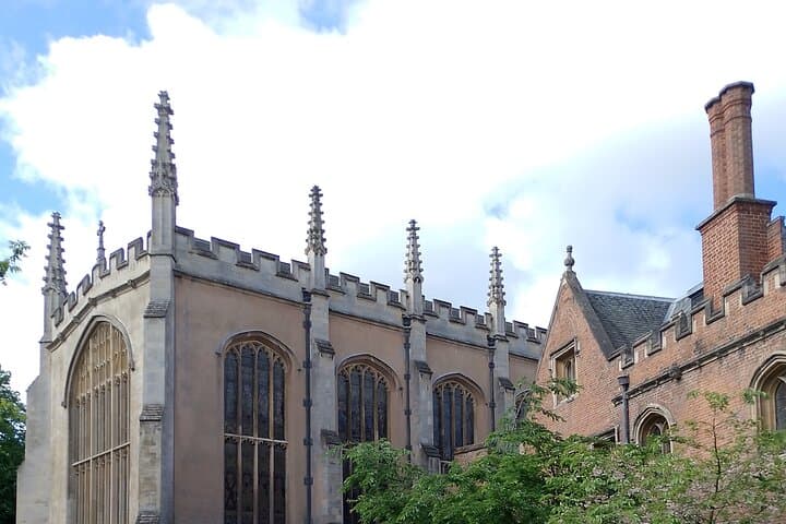 Classic Cambridge Walking Tour with Certified Guide