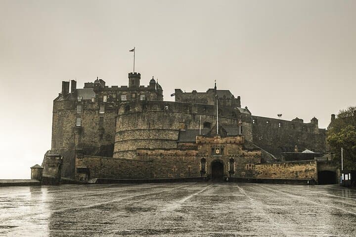 Private Airport Transfer and Edinburgh Highlights Tour