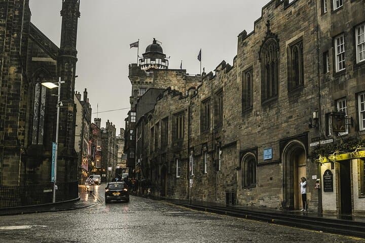 Private Airport Transfer and Edinburgh Highlights Tour