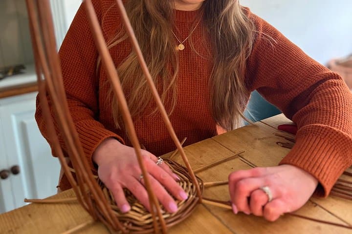 Start by making the base using a pairing weave.