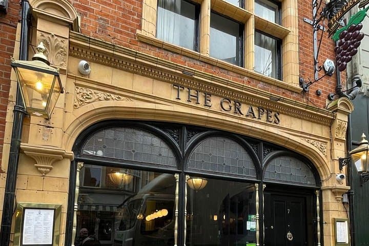 Oxford's Historic Pubs: A Self-Guided Walking Tour