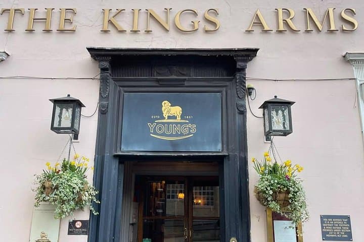 Oxford's Historic Pubs: A Self-Guided Walking Tour