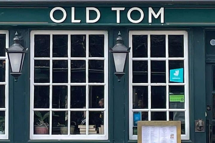 Oxford's Historic Pubs: A Self-Guided Walking Tour