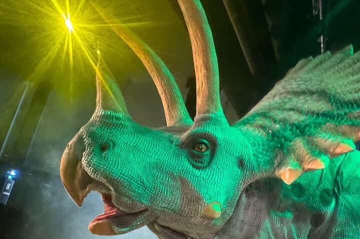 Immersive Dinosaur Adventure in Dino Explorers