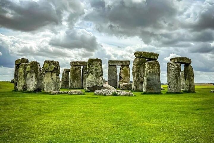 Explore Stonehenge 6 Hour Tour By Van & Entry Ticket
