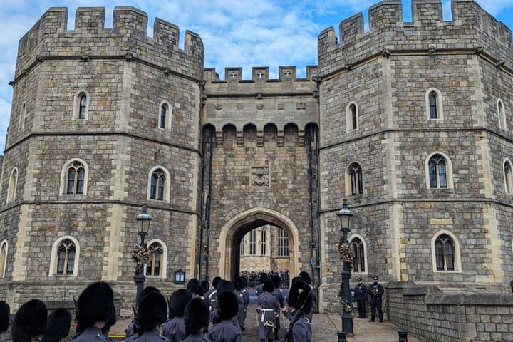Windsor Castle From London with Pickup and Return Service