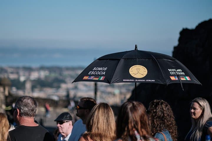 Edinburgh Castle Guided Walking Tour & Holyrood Palace Ticket