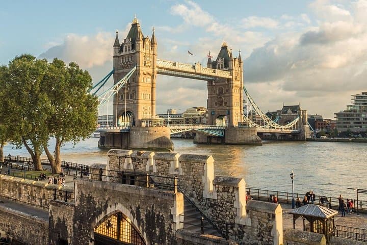 London to/from Portsmouth Port - Private Transfer
