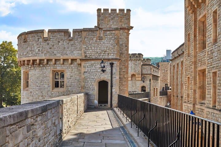Windsor Castle and Tower of London Tour Including Entry Tickets