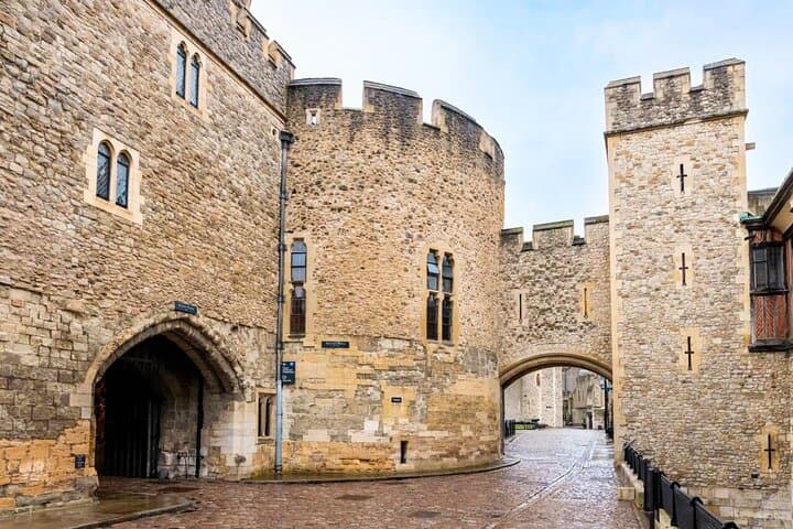 Windsor Castle and Tower of London Tour Including Entry Tickets