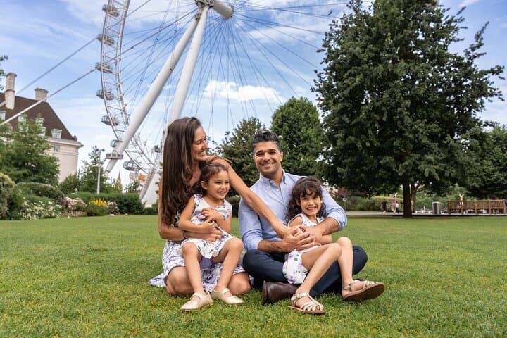 Iconic London Portraits Tour with Expert Local Photographer