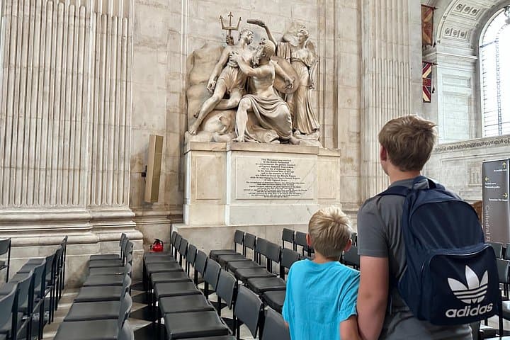 Learning about the monuments of the Cathedral
