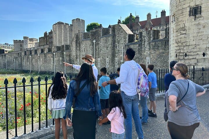 Guided Tour fo the tower of london for Families