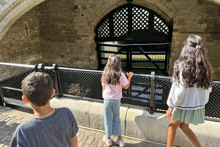 kids at the tower of London