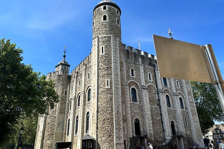 Tower of London and Tower Bridge Guided Family Tour for Kids