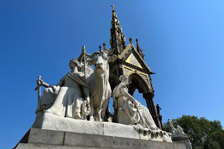 The monument to Victoria and Albert