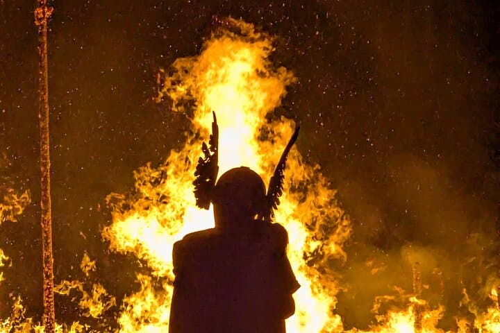 6 Day Private Tour: Up Helly Aa Viking Festival and Shetland