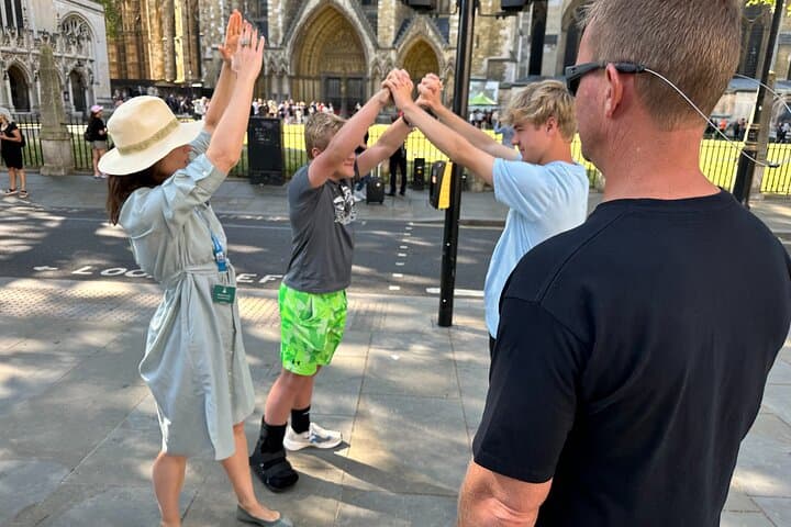 Family Walking Tour of Westminster Abbey & London’s Best Sights