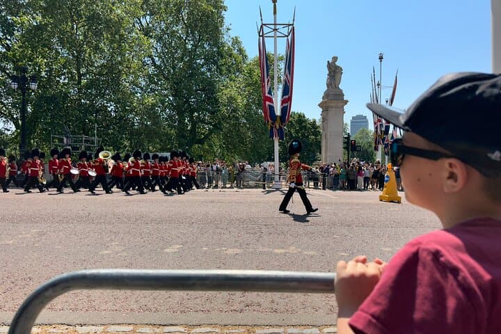 Family Walking Tour of Westminster Abbey & London’s Best Sights