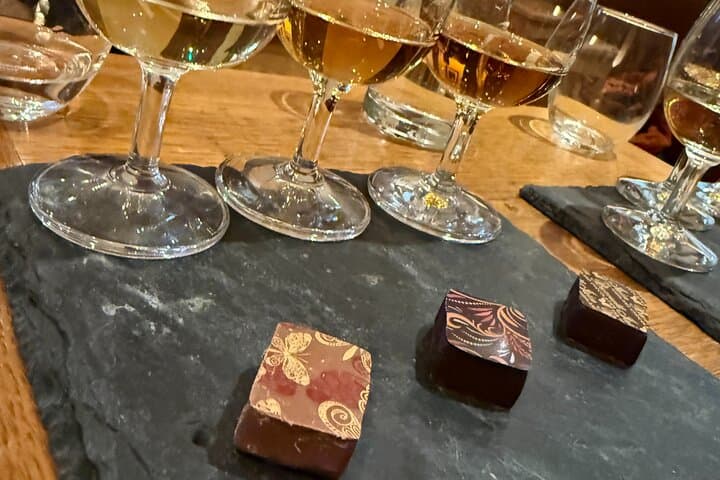 Glasgow: Whisky Distillery Shared Tour & Tasting
