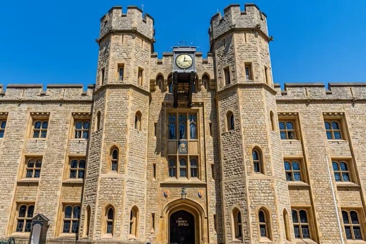 Tower of London and Crown Jewels private guided tour