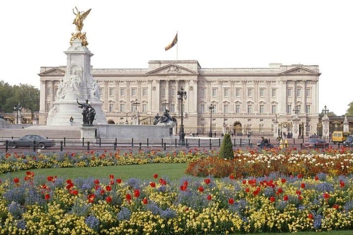 Buckingham Palace Entrance and Open Top Bus Tour London