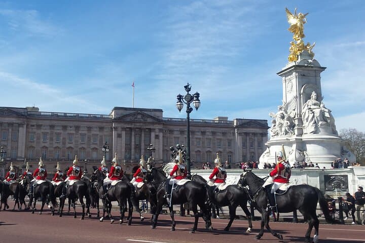 Horse Guards at the Palace