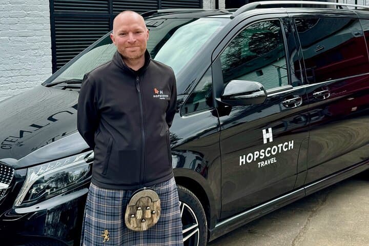 Edinburgh: Private Day Tour of Edinburgh & Gin Tasting Experience