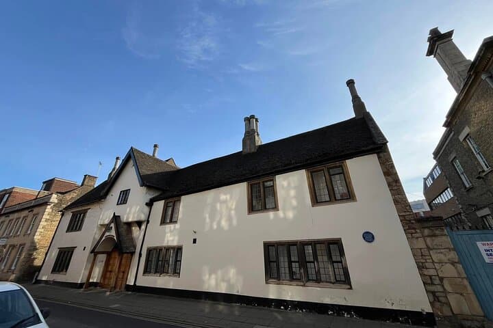 Peterborough Cathedral and Old City Private Walking Tour