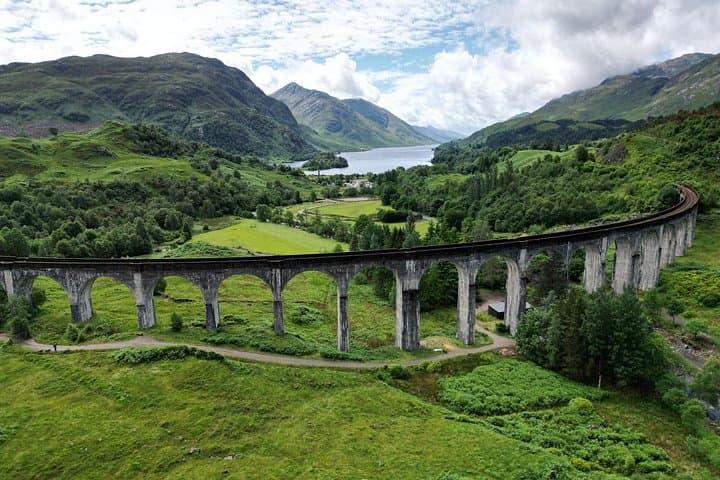 1-Way Edinburgh to Inverness: Glencoe, Glenfinnan & Highlands