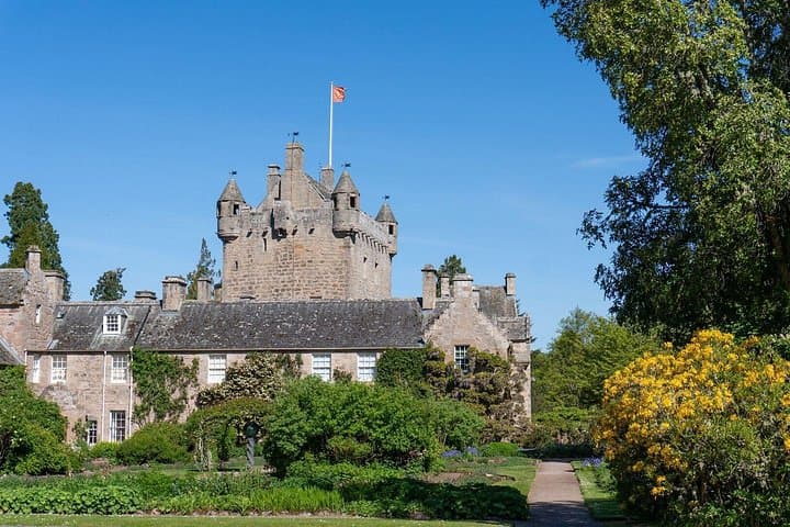 From Inverness: Cawdor Castle, Cairngorms and Highland Coos