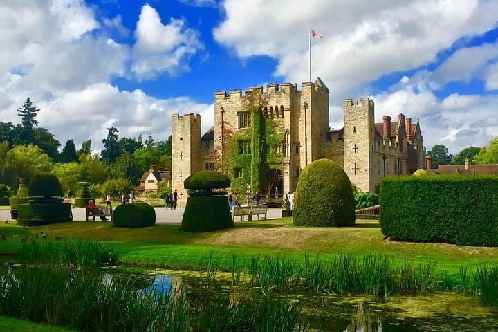 Hever Castle Private Tour from London by Luxury Sedan