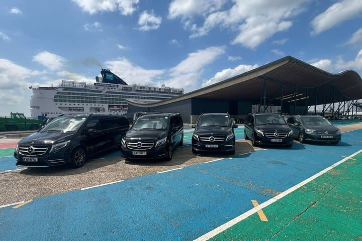 London to Southampton via Highclere Castle - Private Transfer