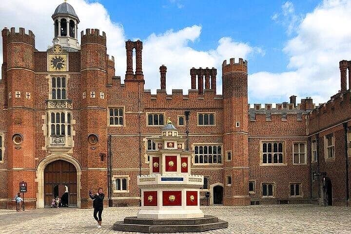 Hampton Court Palace Half Day Trip from London with Tickets