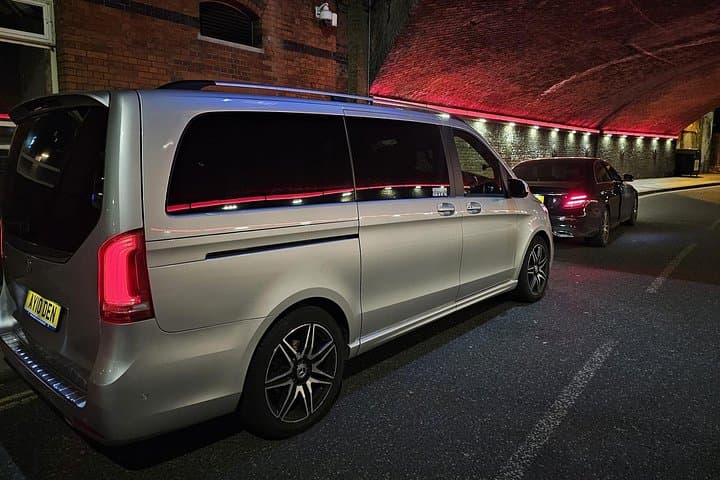 Chauffeur Limo Service From Heathrow Airport to London any Hotels