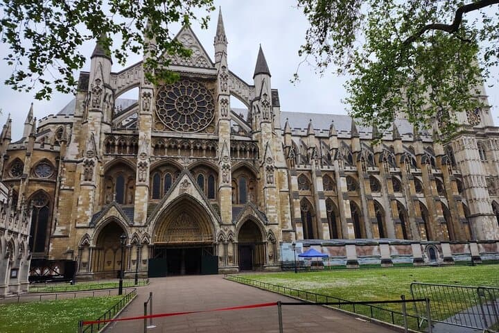 Changing of Guards & Royal Heritage London Walking Tour