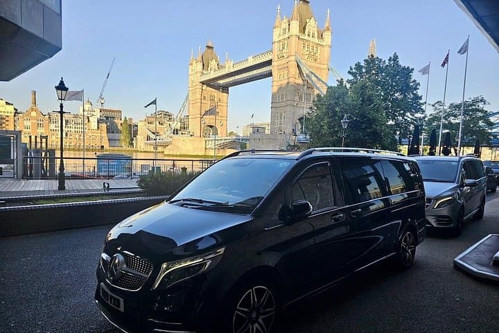 Chauffeur Limo Service From Heathrow Airport to London any Hotels