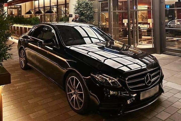 Chauffeur Limo Service From Heathrow Airport to London any Hotels