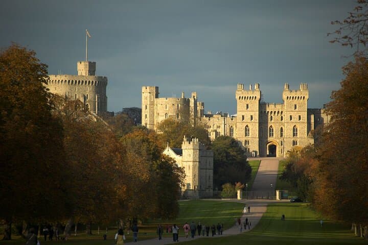 Stonehenge and Windsor Castle Day Tour from London