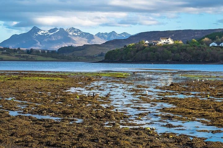 Skye Day Tour from Inverness with Fairy Pools & Dunvegan Castle