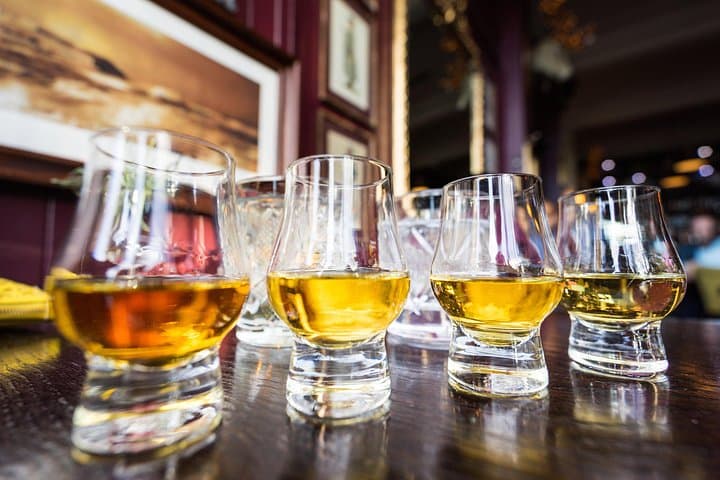 Edinburgh Food Tour with 5 Authentic Tastings & Local Scotch